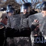 V Bosně a Hercegovině vzplály sociální bouře. Policie odpověděla, demonstranti zapálili vládní budovy