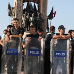 Totalitní Turecko zakazuje manifestace a demonstranty brutálně masakruje policie. I takové spojence máme v NATO