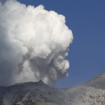 V Japonsku byly nalezeny desítky obětí erupce sopky Ontake