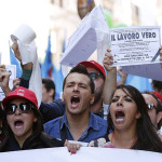 Italští státní úředníci protestují proti šetření