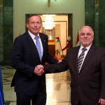 Abbott neohlášeně a neočekávaně navštívil Irák