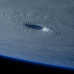 Tajfun Noul, který zabil na Filipínách dva lidi, dorazil do Japonska